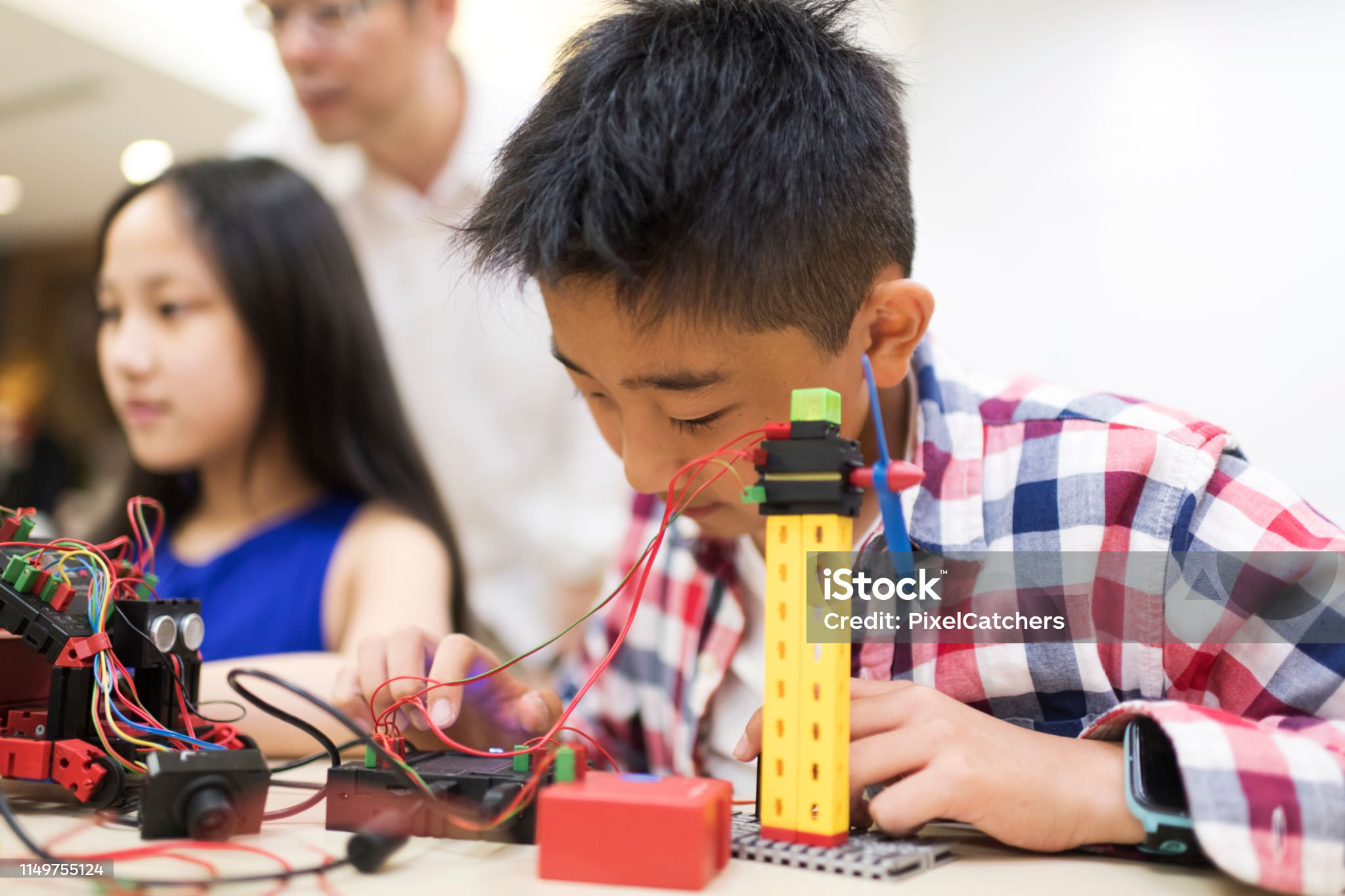 Kids building